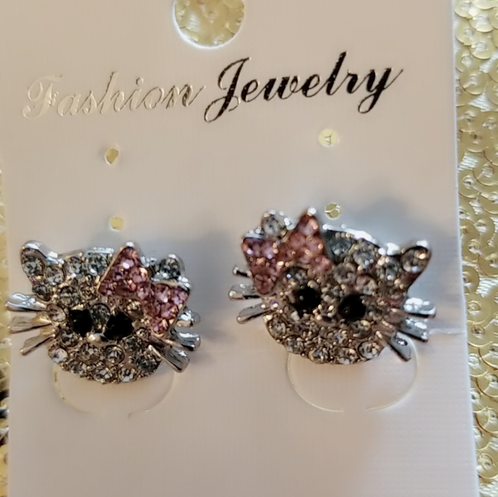 Silver Hello kitty earring